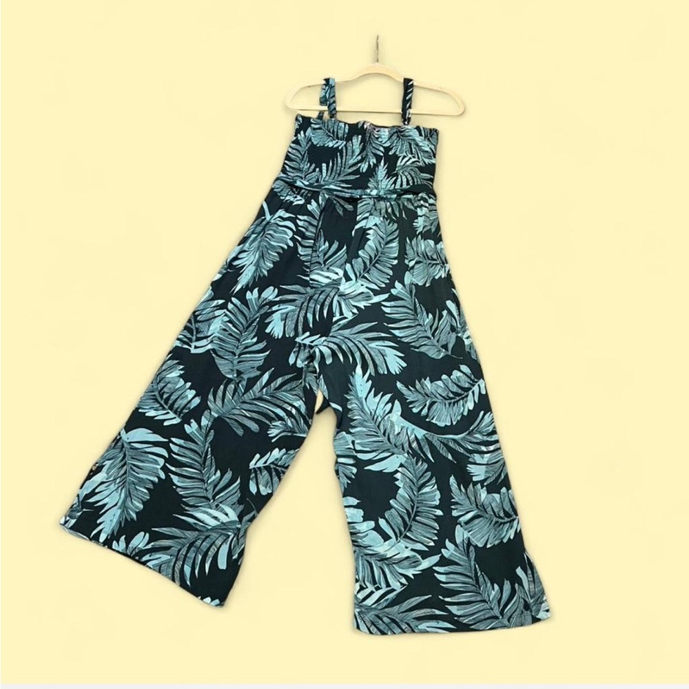 Aqua Leaf Patterned Garment